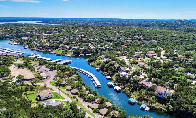 Lakeway House | Lakefront Bungalow - Shared Community Pool/Hot Tub #4