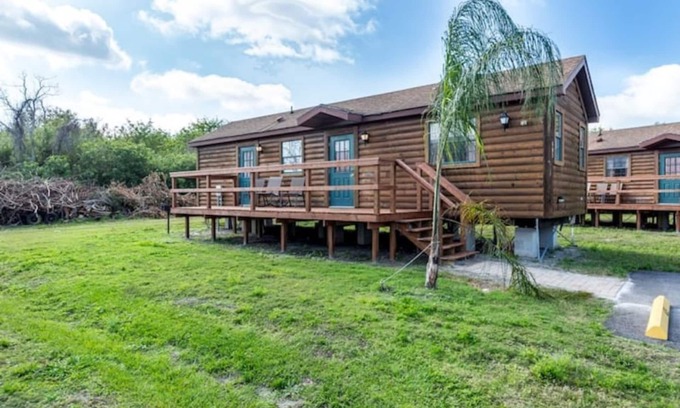 Seminole Cabin | ⛵️Lakefront Cabin 10min toBEACH/Dogs 🐶OK/Kayak/#405