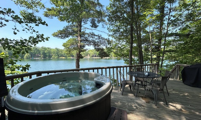 Mayfield Cottage | Lakefront Cabin - Hot Tub, Kayaks, Canoe, Pedal boat, Fishing Dock- Pet friendly