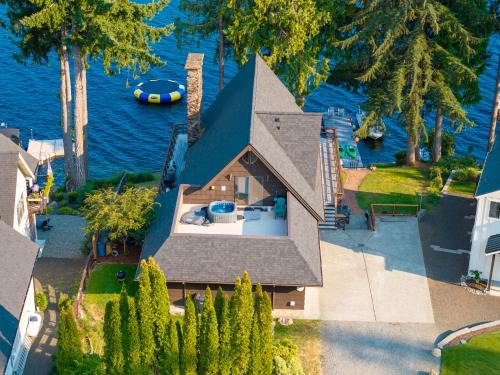 Grapeview House | Lakefront Cabin with Dock and Sauna
