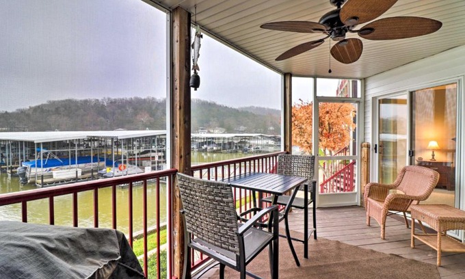 Camdenton Apartment | Lakefront Camdenton Condo with Screened Porch!