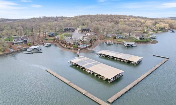 Osage Beach Apartment | Lakefront Condo Near Margaritaville