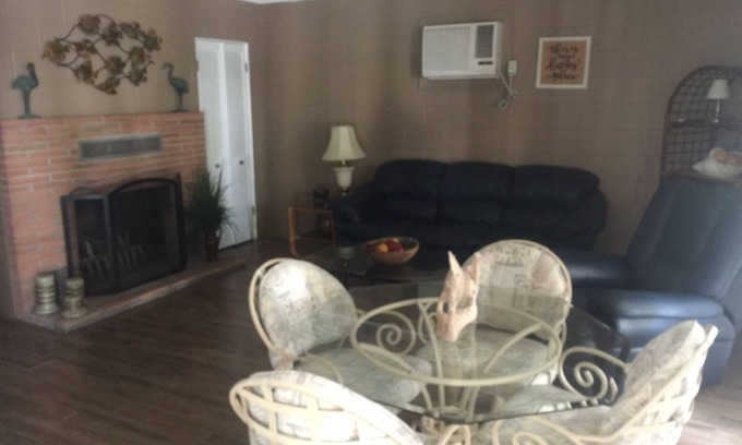 Afton House | Lakefront Cozy Cottage