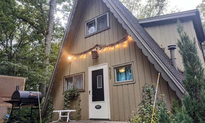 Syracuse House | Lakefront-Crib+Dogs+Kayaks 8 min to Wawasee boat ramp, pking for trailers, 4 TVs