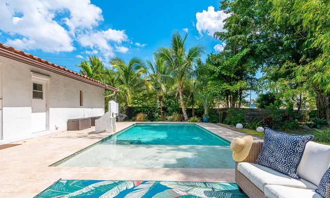 Lake Ida Shores House | Lakefront Delray Beach Modern Luxury Villa