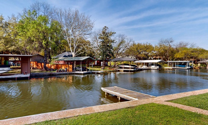 Kingsland House | Lakefront dog-friendly retreat with private dock & boat/jet ski lifts