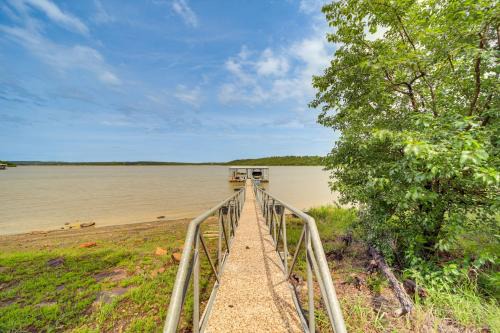 Longtown House | Lakefront Eufaula Vacation Rental with Private Dock