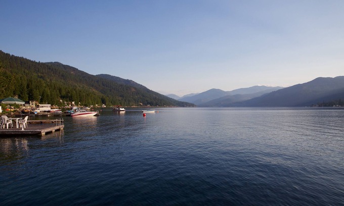 Christina Lake House | Lakefront Get-Away.A Blend of Unspoiled Beauty and Luxury