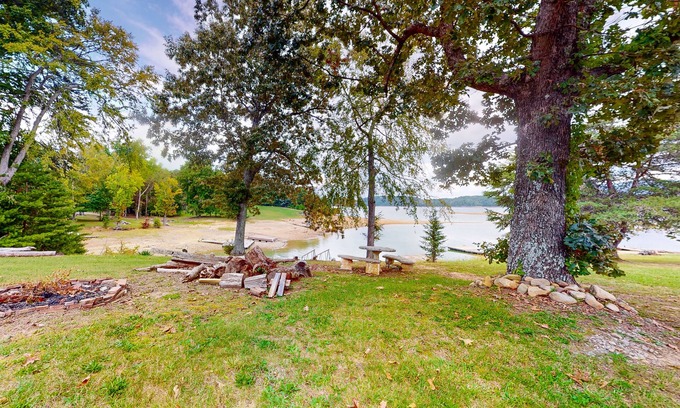 Dandridge House | Lakefront getaway with firepit, deck, & peaceful location - fisherman's delight