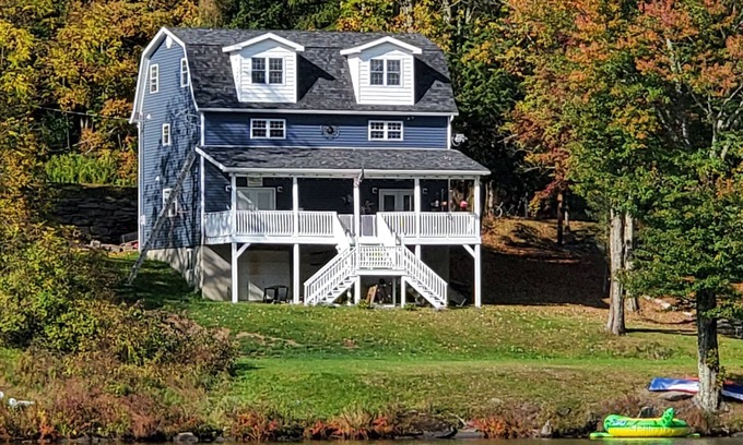 Kingsley House | Lakefront home. Close to elk mountain ski. Swim tube boat fish. summer fun!