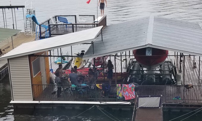 Rocky Mount House | Lakefront Home, Killer Dock! Activities inc. Deep Cove. Sleeps 12 . Min Age 28