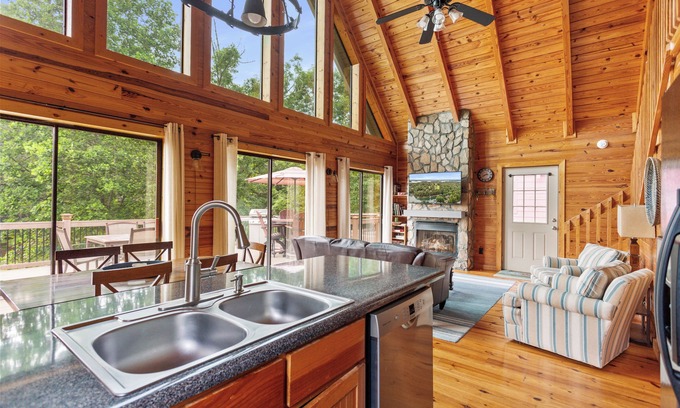 Seneca Cottage | Lakefront Keowee Home w/Dock, 14 Mi to Clemson