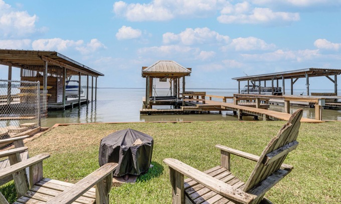 West Livingston House | Lakefront Livingston Retreat w/Dock & Fire Pit!