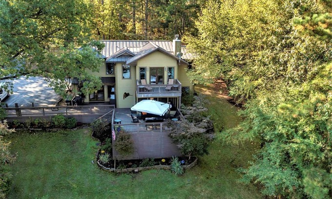 Mid America Cabin | Lakefront Luxury: Private Water Front Vacation Rental with Views Near Hot Springs, AR