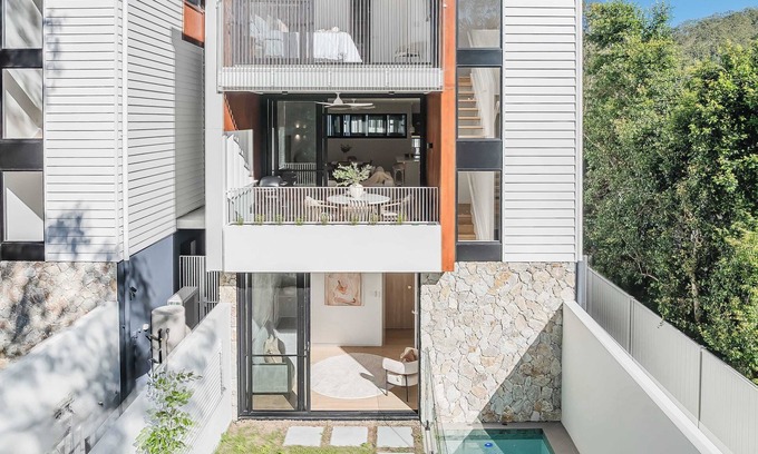 Bogangar Villa | Lakefront Luxury Villa – Steps to Beach, Pet-Friendly