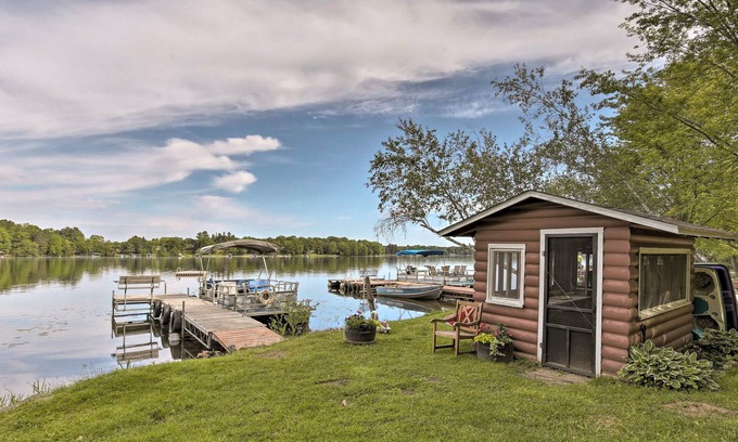 New Auburn Apartment | Lakefront New Auburn Apartment w/Shared Dock