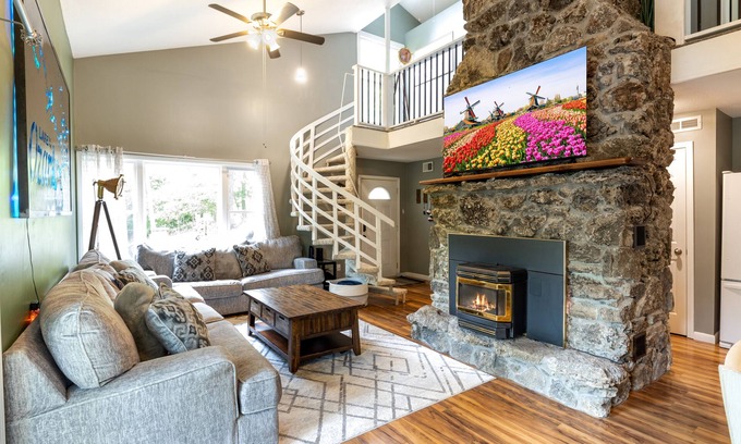 Osage Beach House | Lakefront Oasis in Eldon