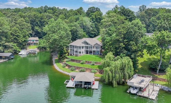Goodview House | Lakefront, Private Dock, &Hot Tub