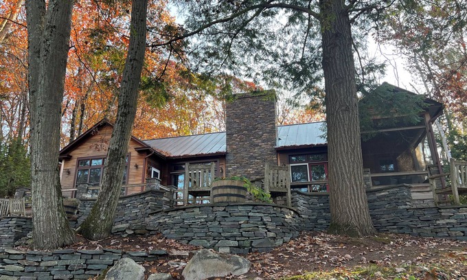 Forest Dale House | Lakefront Retreat 20 minutes from Middlebury