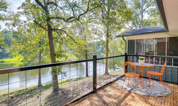 Jefferson Cottage | Lakefront Retreat in Jefferson w/Screened Porch!