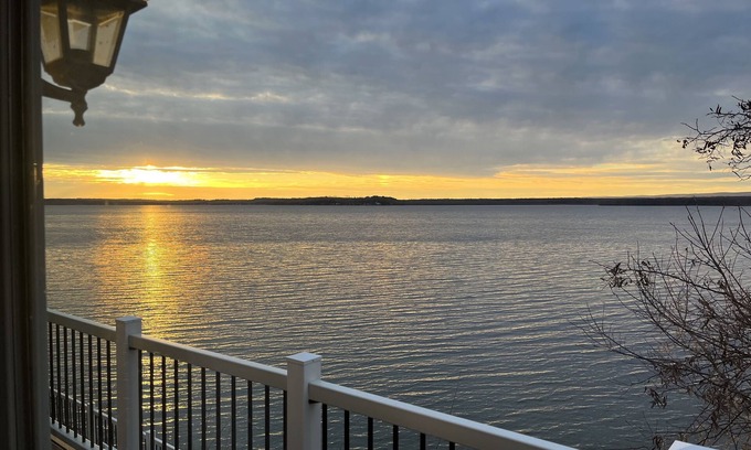 Saratoga Springs House | LAKEFRONT. Sleeps 16.nStunning Sunset Views & Private DocknBelmont Stakes: 8mins