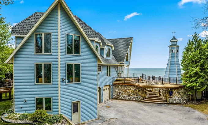 Algoma House | Lakefront! Sleep 28! BB Court, Theater Rm, Arcades