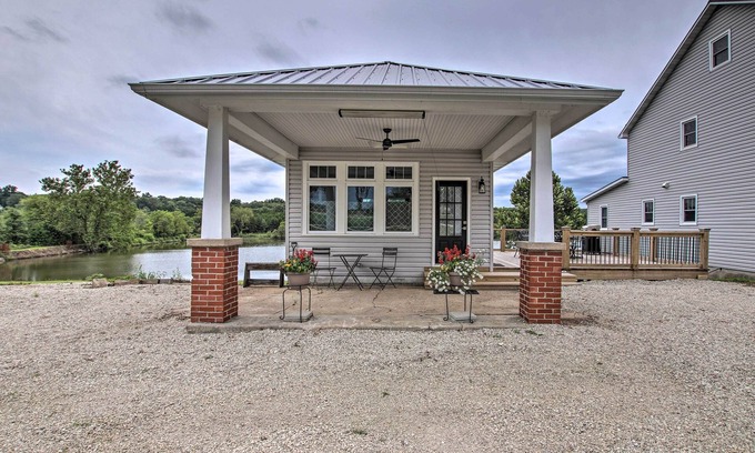 New Haven Apartment | Lakefront Studio Guest Home on Hermann Wine Trail!