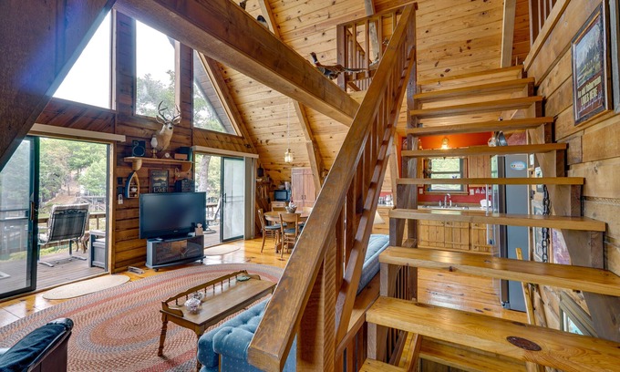 Sunrise Beach Cabin | Lakefront Sunrise Beach Cabin w/Private Dock!