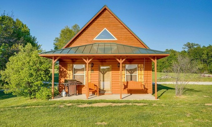 Columbia Cabin | Lakefront Vacation Rental w/Patio & Grill!