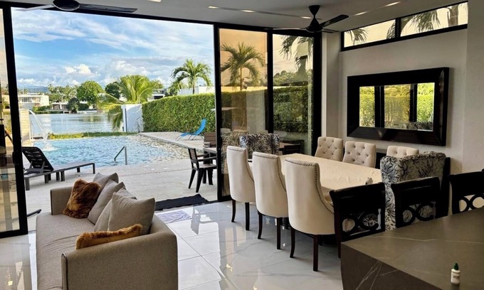 Girardot Cottage | Lakefront villa with private Dook, Piscina & Jacuzzi