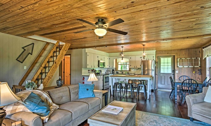 Waterloo Cabin | Lakefront Waterloo Cabin w/Dock, Kayaks & Grill!