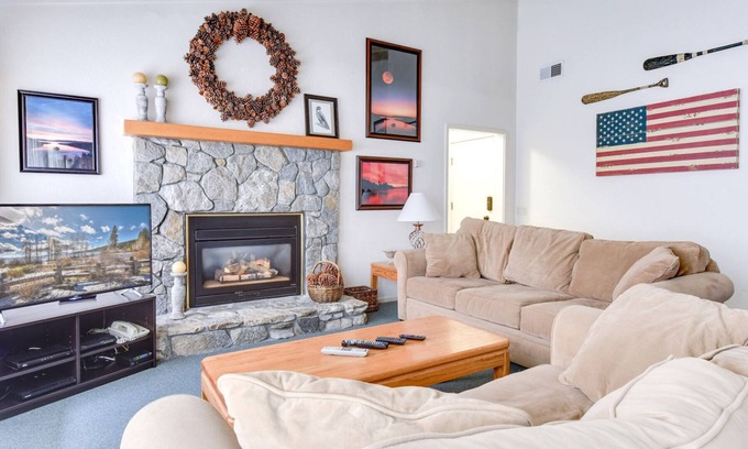 Tahoma Condo | Lakefront Waters Edge Vista | HOA Pool & Pier Access