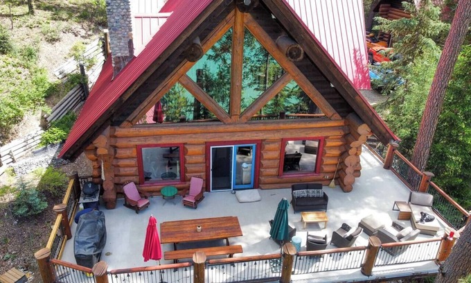 East Kootenay Cabin | Lakefront with Private Pier. Rosen Lake. Dog Fr.