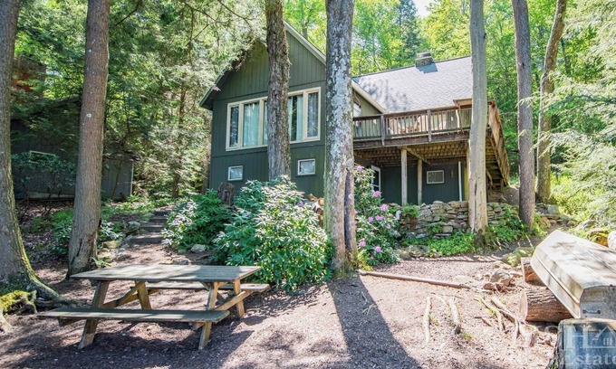 Laporte Cottage | Lakefront wooden "Heritage House Cottage" in Lake Mokoma