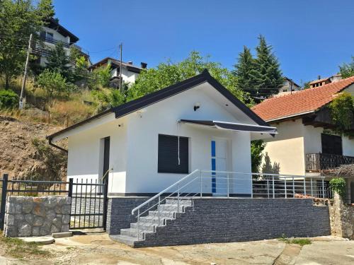 Elen Kamen House | Lakehouse Liza