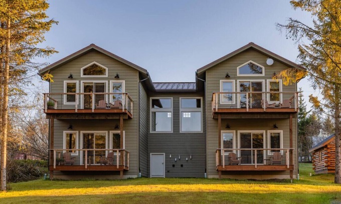 Homer Condo | Lakeshore Lodging Luxury Suites