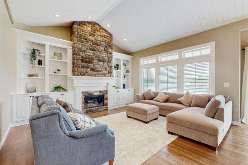 Centralia House | Lakeshore Retreat