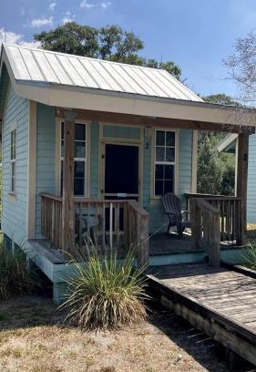 Braden River House | Lakeside Cabin for a Glamping Getaway near Tampa, Florida