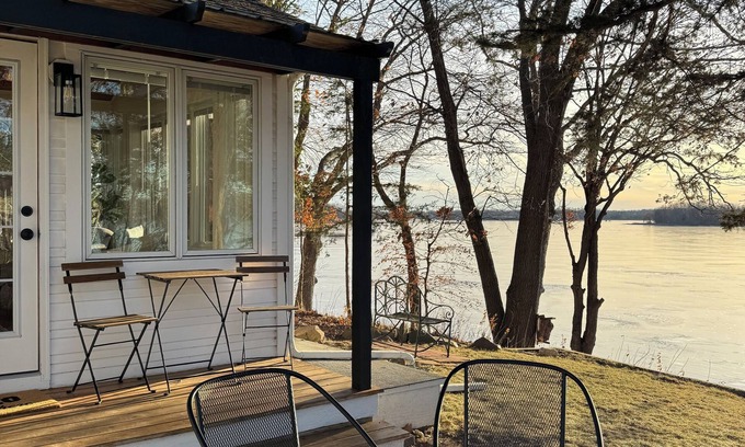 Center City Cabin | Lakeside Escape: Cozy Cabin, 1 Hr from City!