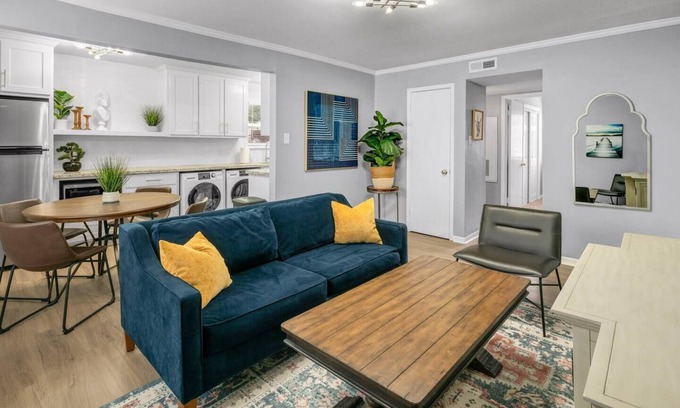 Northgate Apartment | Lakeside: First floor/King Beds