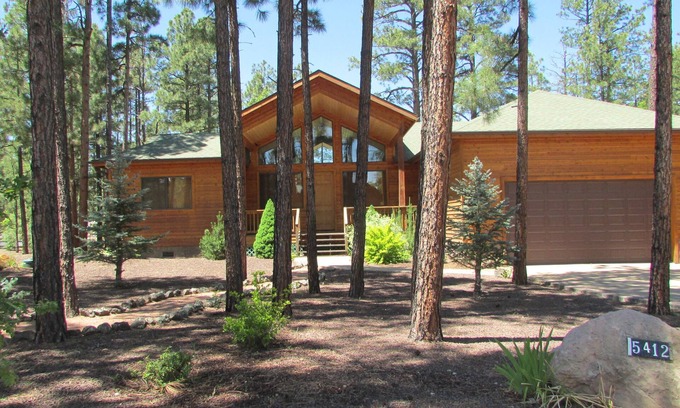 Lakeside House | Lakeside Gated Community, 3 bedrooms, 2 miles from Lake