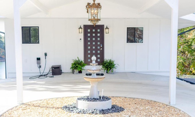 Gainesville House | Lakeside Haven