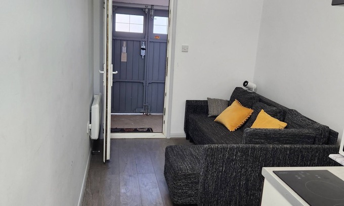 Thamesmead Apartment | Lakeside lodge, home of comfort