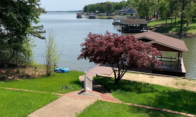 Henrico House | Lakeside Log Cabin - Sleeps 12, Boathouse, Sandy Beach, Lush Yard