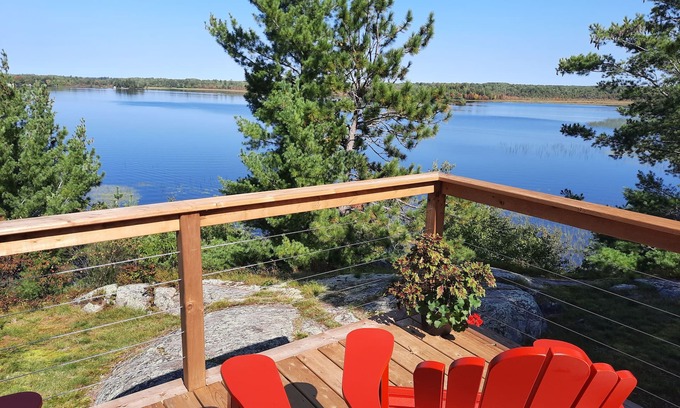 Nipissing Cottage | Lakeside Lookout on Fish Bay Lake Nipissing Ontario Canada, 3 bedroom cottage.