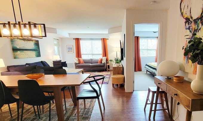 East Kootenay Apartment | Lakeside Mountain Retreat - 3br, 2 bathroom beachfront condo with pool & hot tub