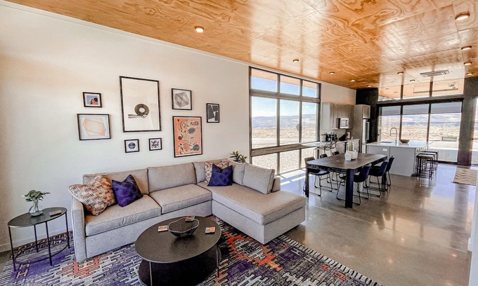 Quincy House | Lakeside Oasis the Gorge Amphitheatre and Cave B Winery - Ancient Lakes Retreat
