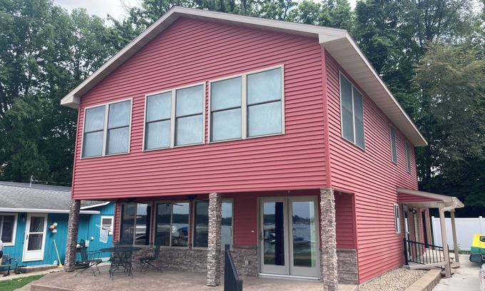 Ventura Cabin | Lakeside retreat on Clear Lake