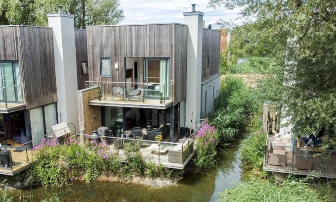 Cirencester House | Lakeside roof terrace with Spa access Le Mirage