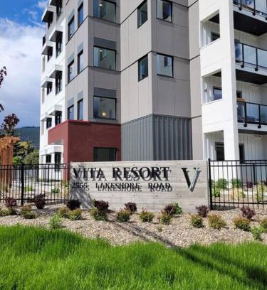 Vernon Apartment | Lakeside studio with pool